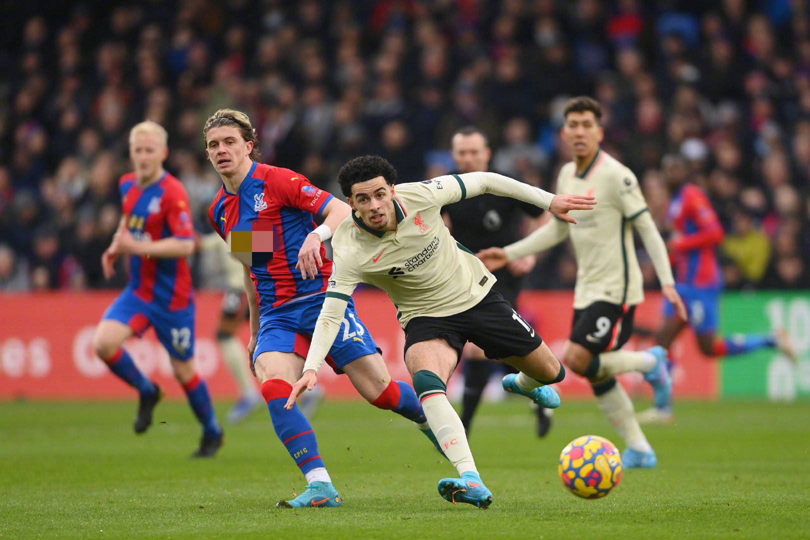 为对手后防 为对手后防